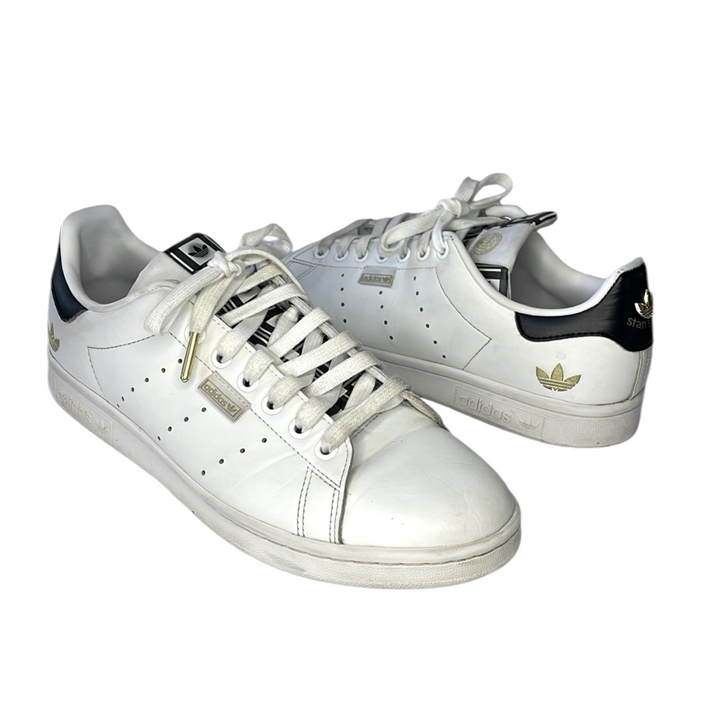 Adidas Stan Smith Trefoil men’s Size 8 white & black & gold sneakers.